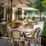 Choisir le mobilier idéal pour une terrasse de restaurant accueillante